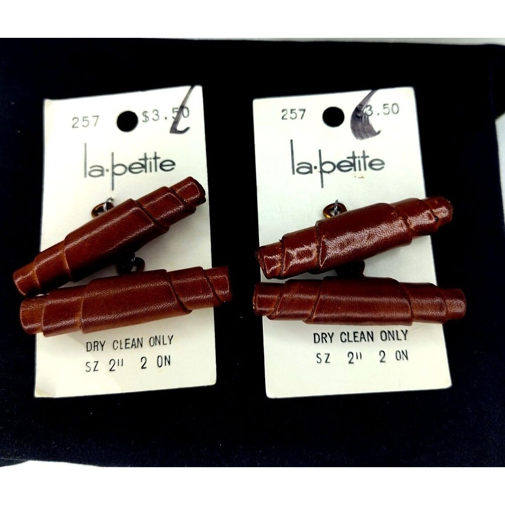 Vtg La Petite Rolled Brown Leather Toggle Buttons On Cards 4 Buttons Crafts USA